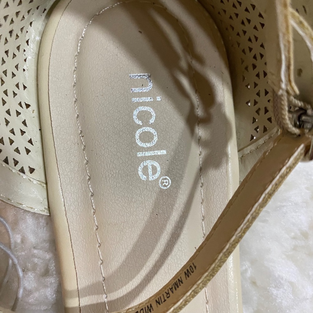 Flat Shoes - Picture 5 of 5